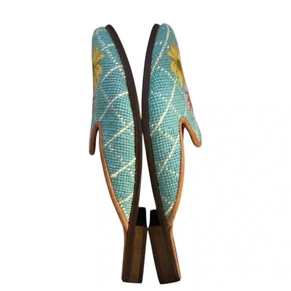 BY PAIGE Floral blue Needlepoint Mules handmade daisy loafers slip-on size 8-8.5 - Picture 3 of 7